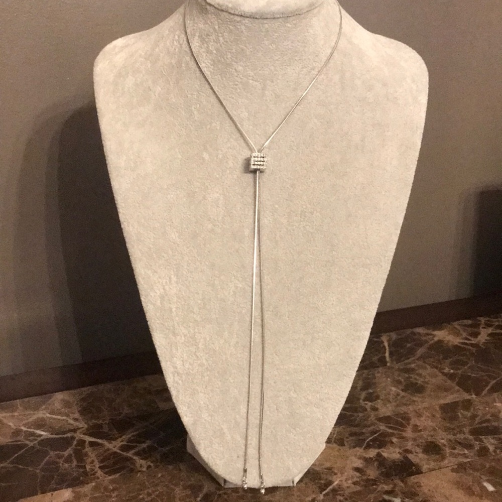 🆕 Gorgeous Adjustable Silver-tone necklace.